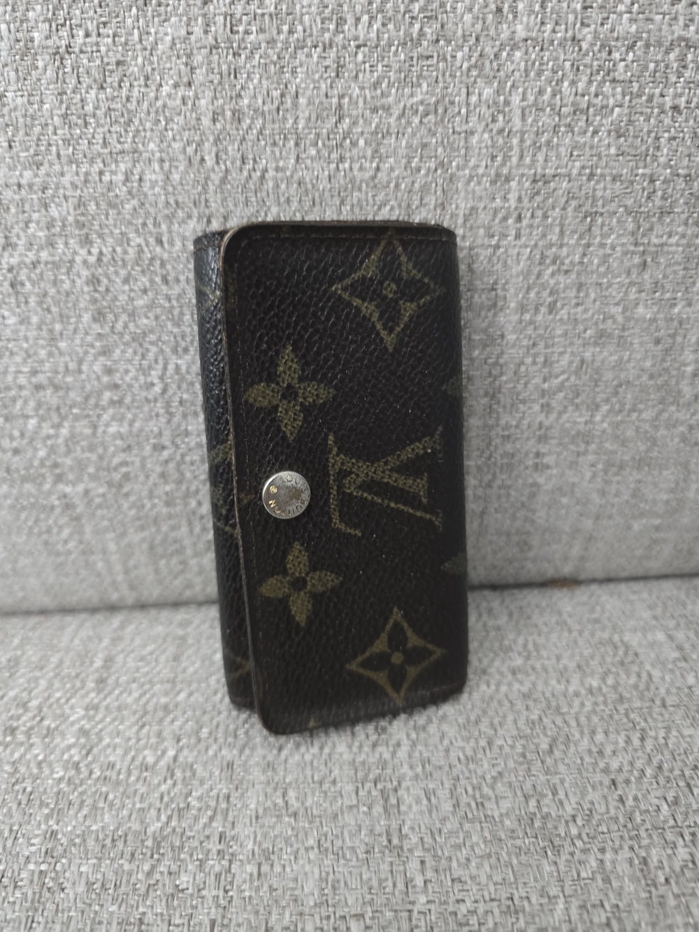 Authentic Louis Vuitton Monogram 4 Key Holder / Case - Excellent Exterior!